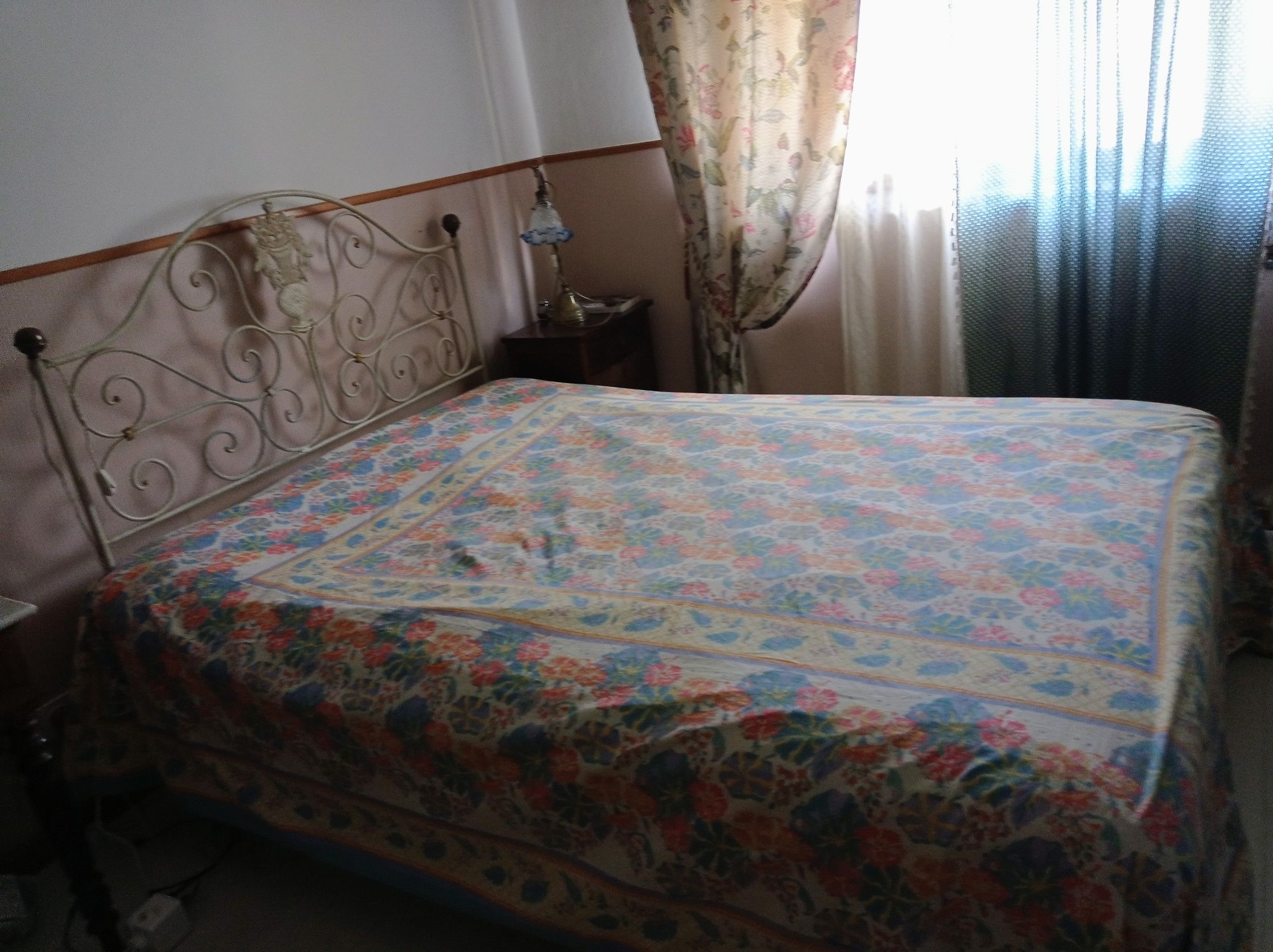 Cama de de casal de ferro, antiga