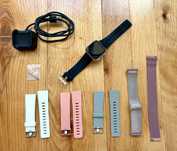 Conjunto Fitbit Versa 1 rose gold + carregador + 6 pulseiras