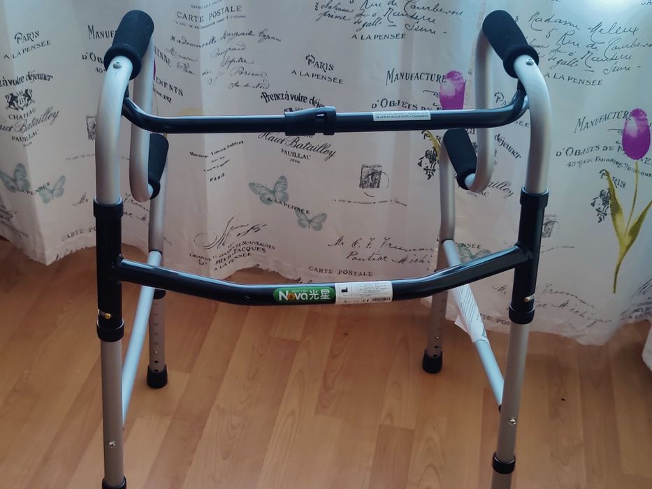 Продам новые ходунки  для взрослых двухуровневые