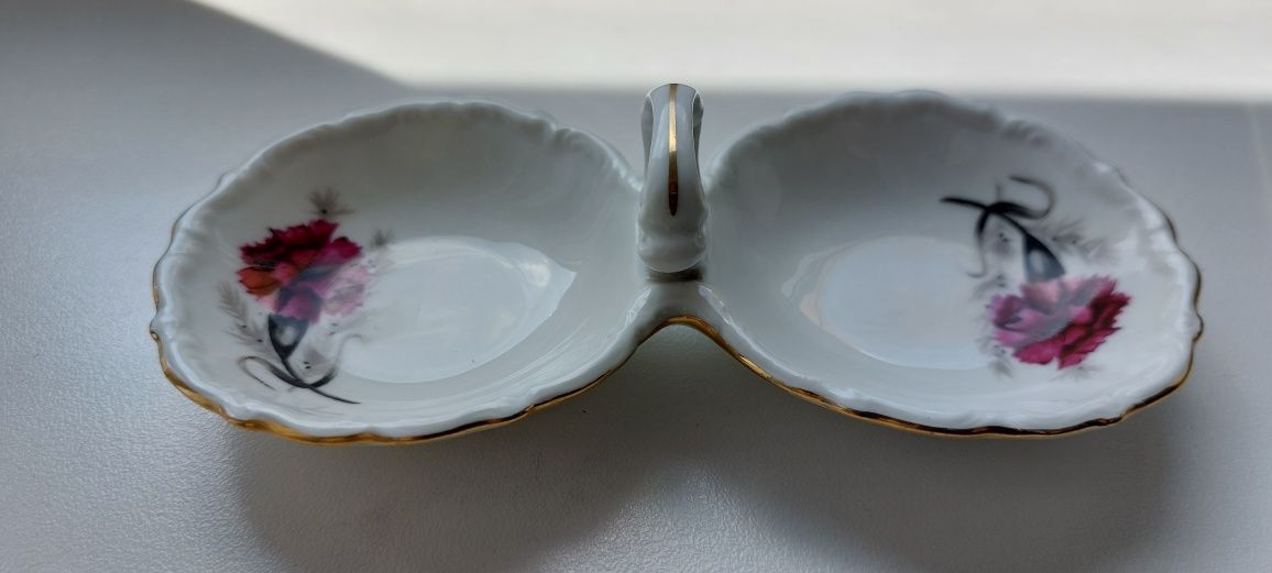 Solniczka pieprzniczka porcelana Bogucice czasy PRL-U goździki stary