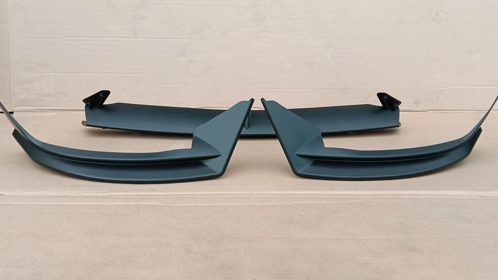 Губа сплітер  спойлер переднього бампера Тесла MY 20-24р. чорний мат