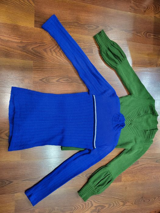 Віддам безкоштовно 2 в'язаних светри, р. 40-42