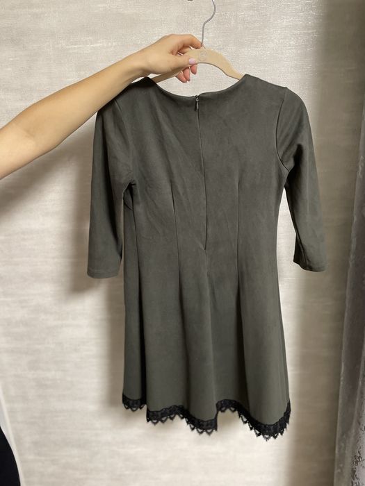 Зелена замшева сукня