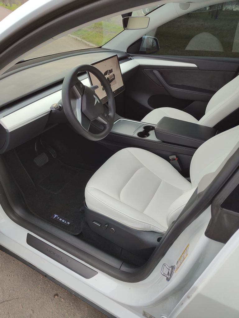 Продам Tesla Model Y