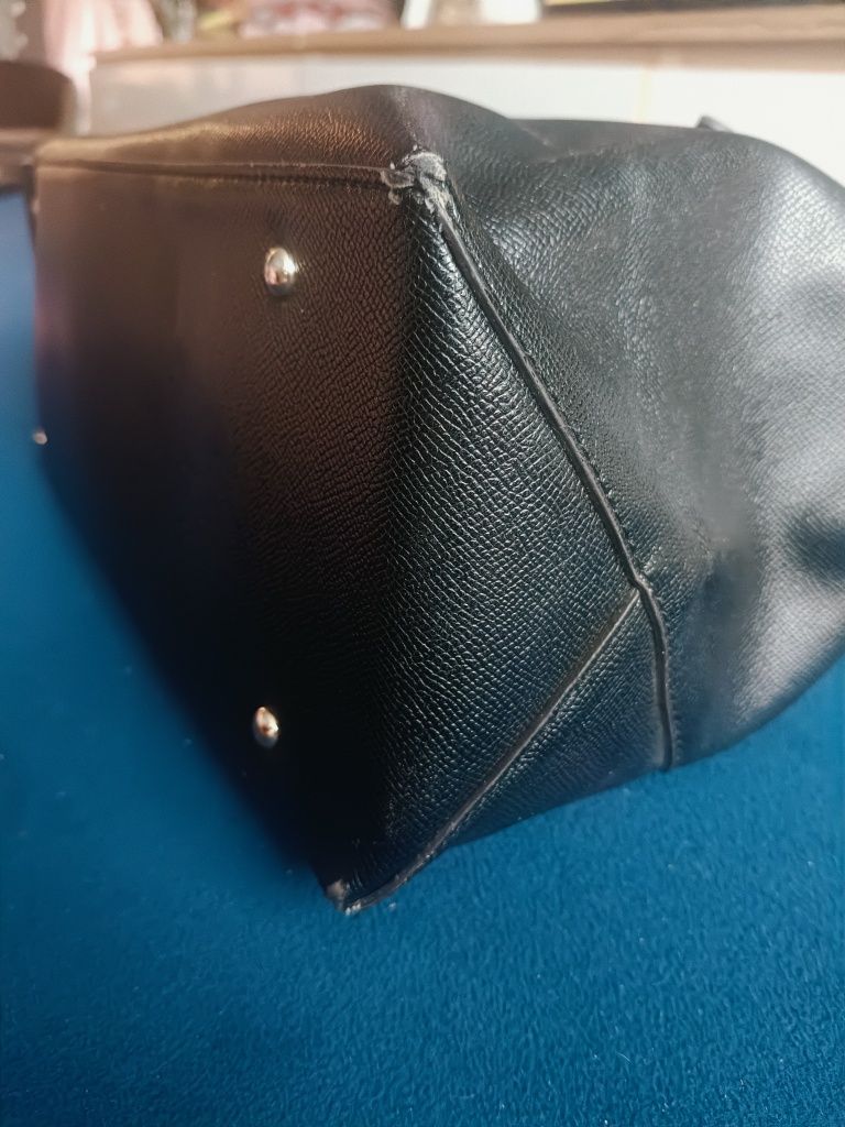 Guess torebka mieszczaca a4 do reki