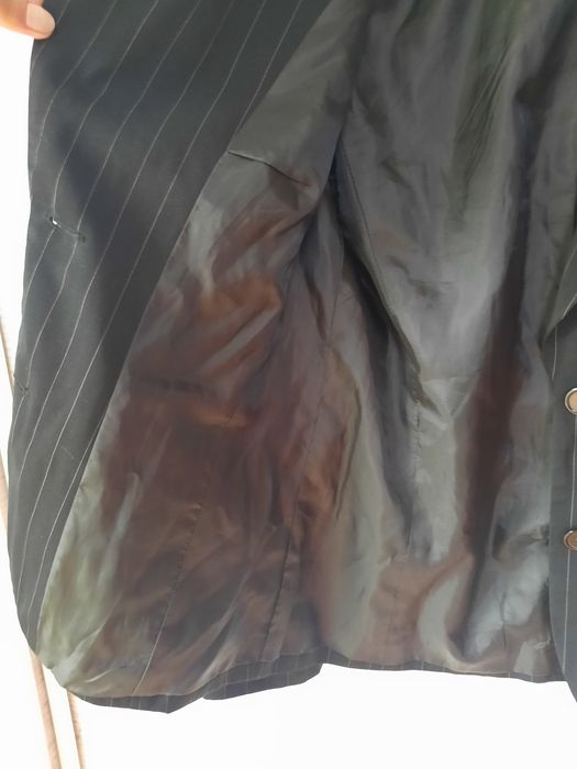 Czarna prążkowana marynarka KappAhl