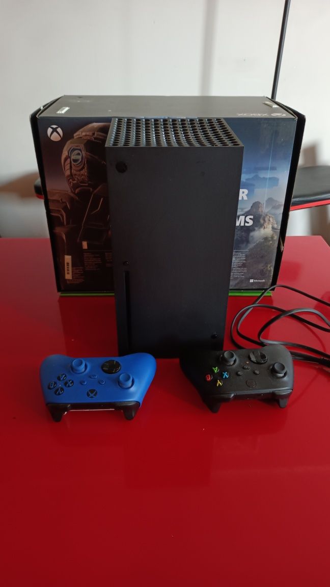 Xbox Series X + 2 Pady,  Stan bardzo dobry,  Gotowy do gry!