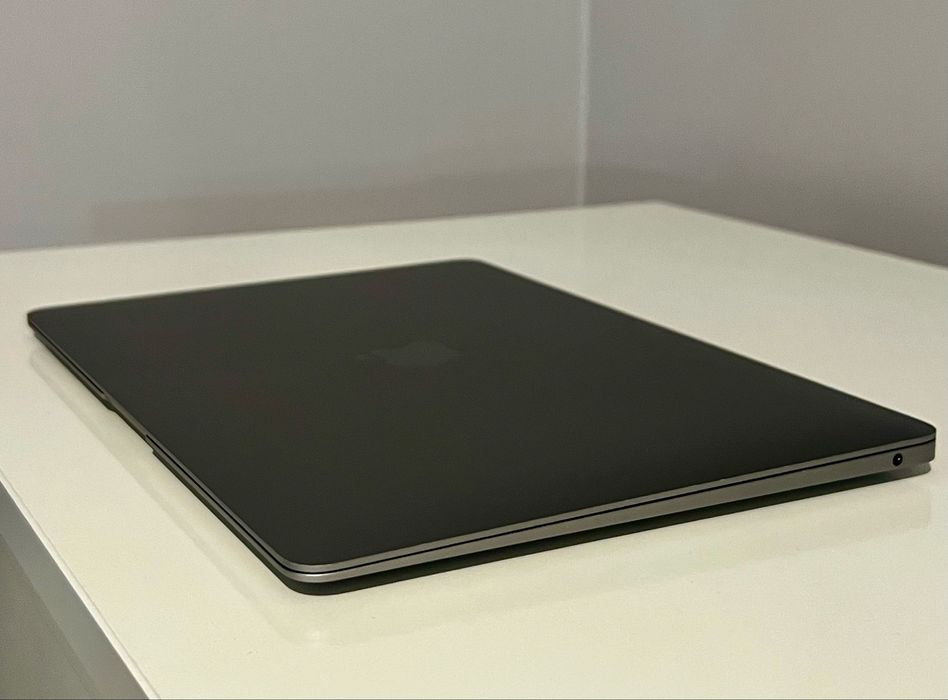 MacBook Air 13” (2020, Intel i5, 8GB RAM, 256GB SSD) – Gdynia