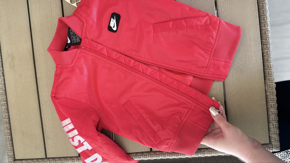 Куртка nike дуже класна 3-4 р 104
