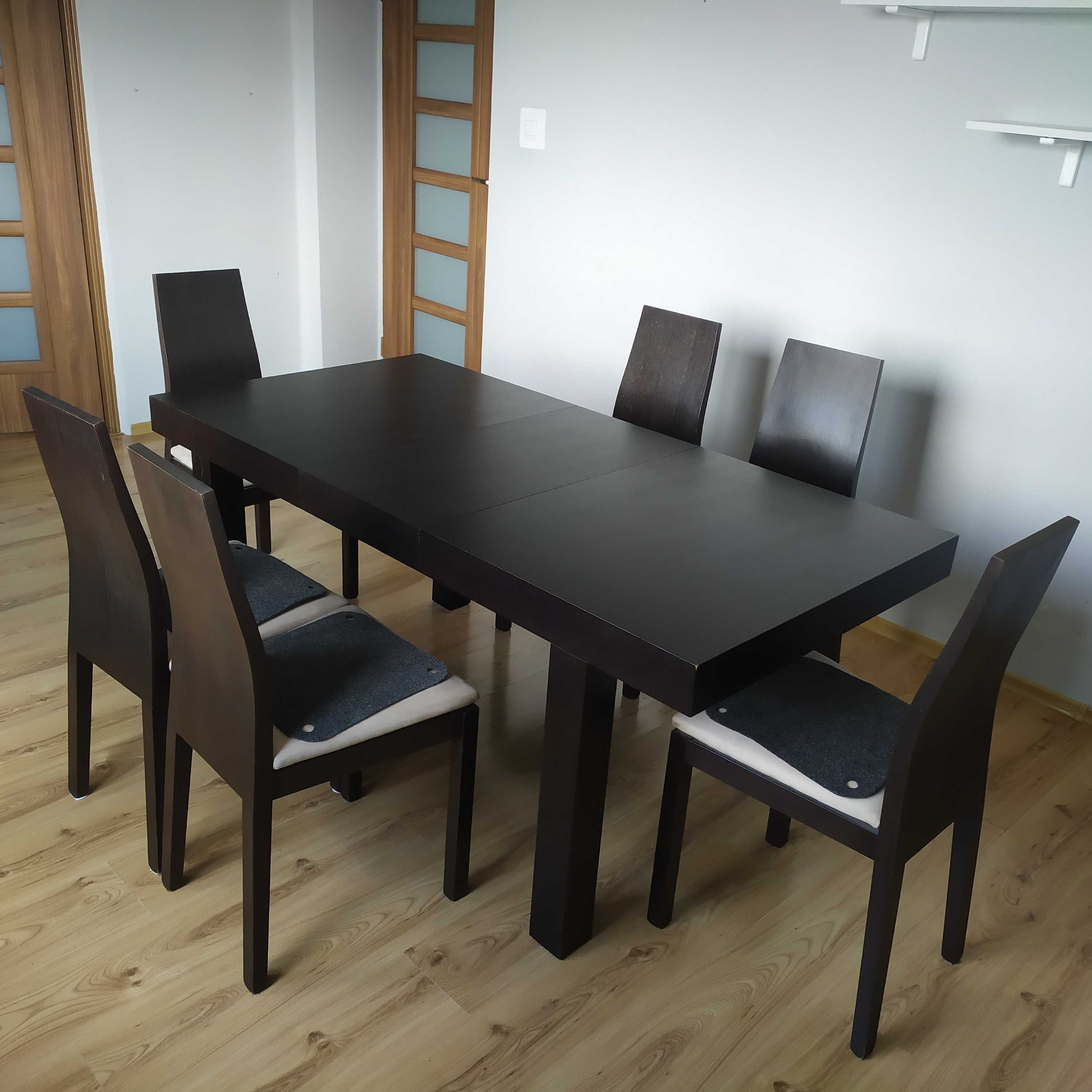 Stół i 6 krzeseł - komplet