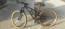 Bike Focus CARBONO e Suspensão TOTAL