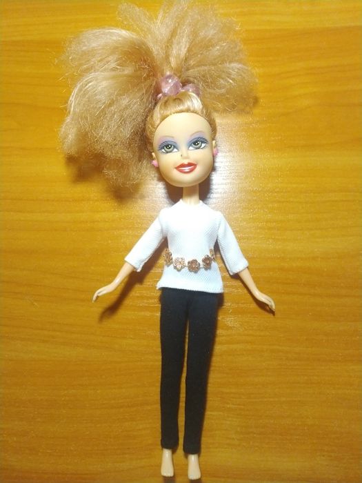 Кукла и одежда к ней