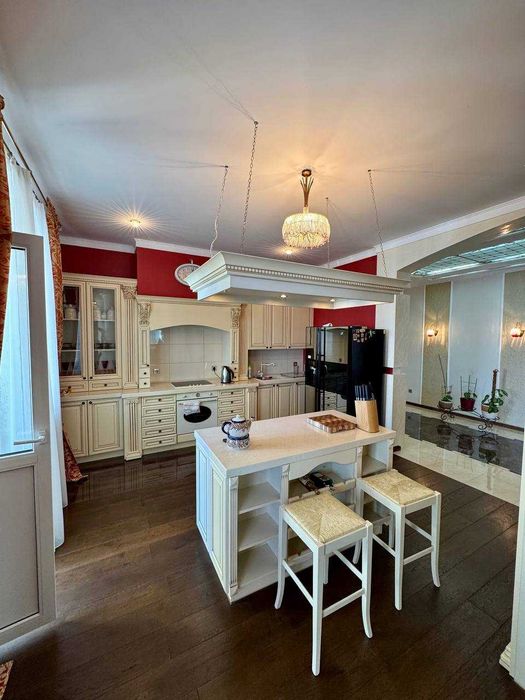 Продається елітна 3-кімнатна квартира в новобудові на Чорновола, 67