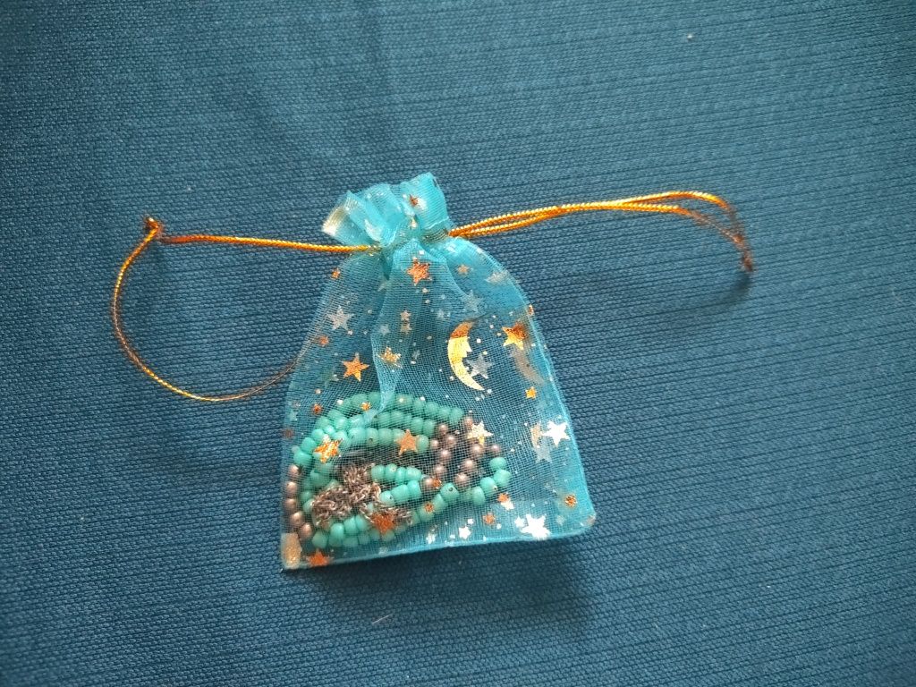 Elegancki naszyjnik damski.