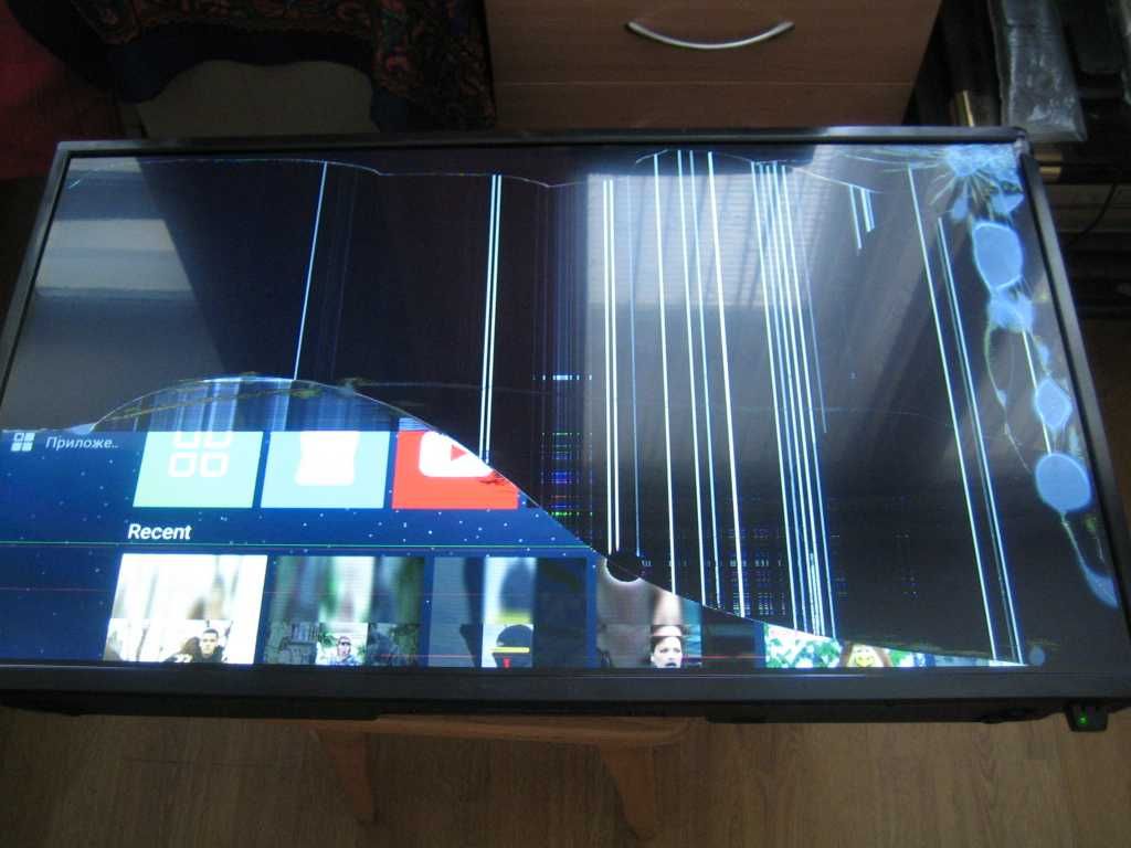 Телевизор Samsung Smart TV  RU34S00, битая матрица.