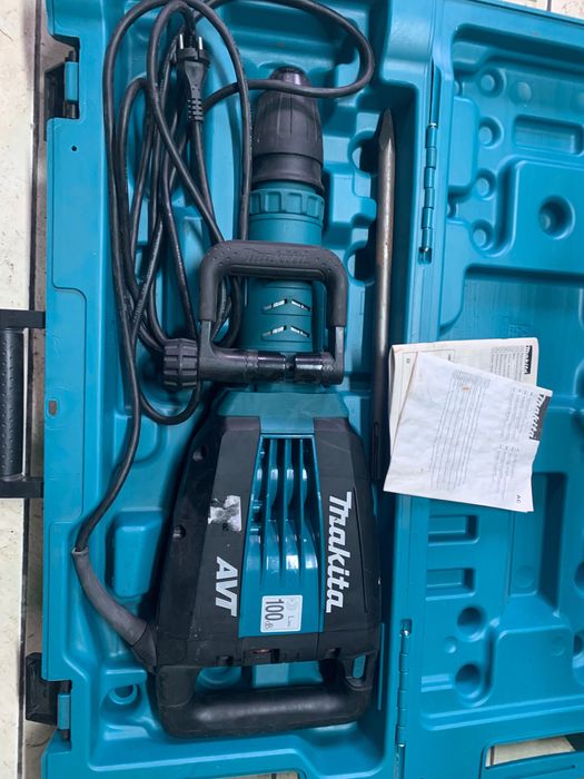Nowy młot wyburzeniowy Makita SDS-max HM1214C, 220-240V, Made in Japan