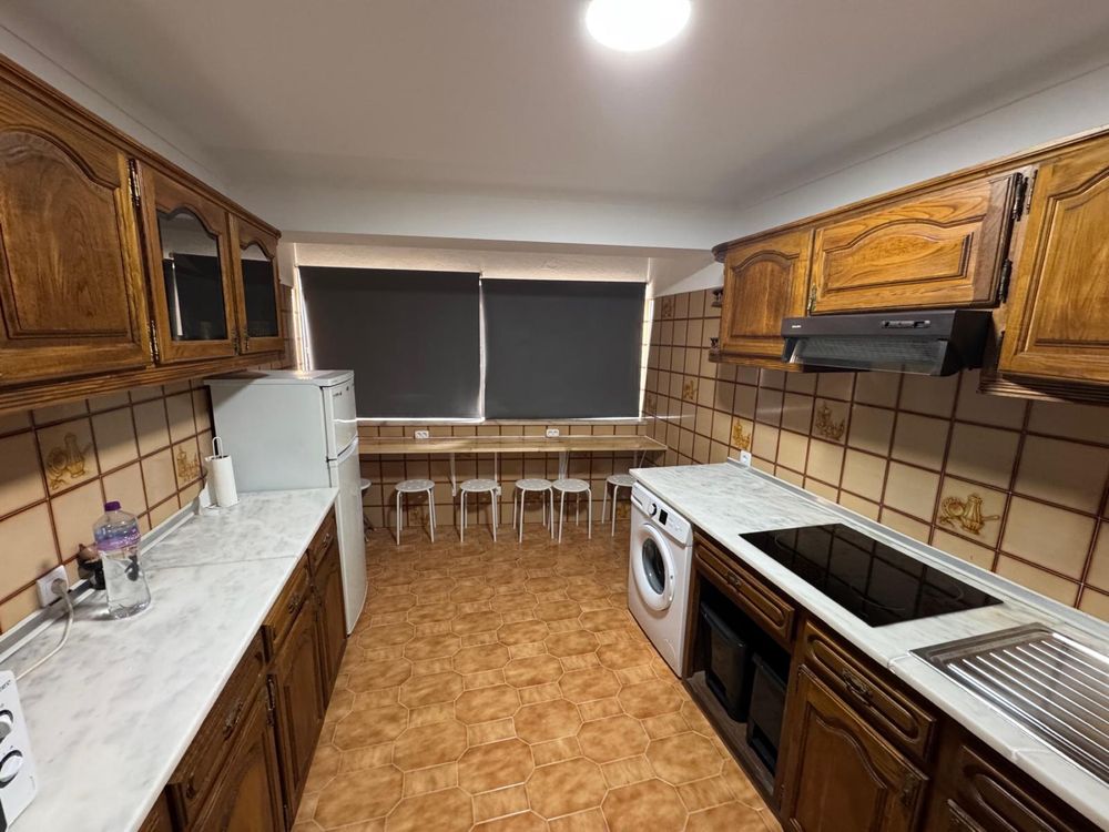 Alugo quarto Duplo Meninas 200€ por pessoa