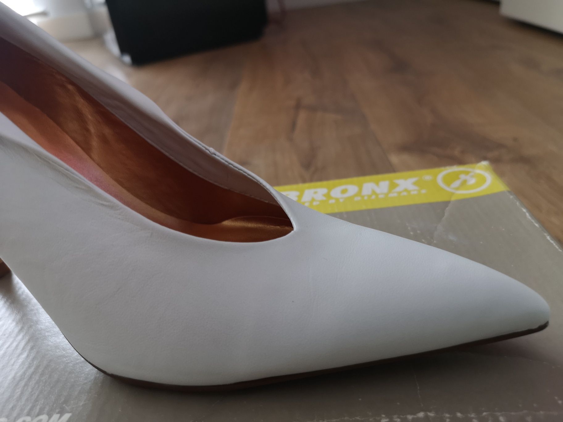Buty szpilki Bronx skóra nowe rozm. 9 - 40-40,5