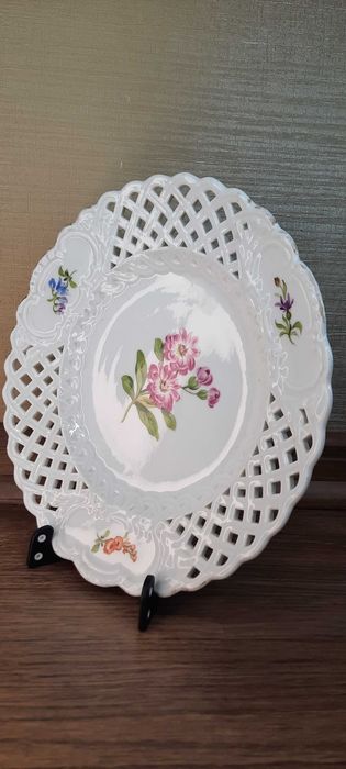 Две старинные тарелки Meissen  19 век. Смотрите все мои объявления!