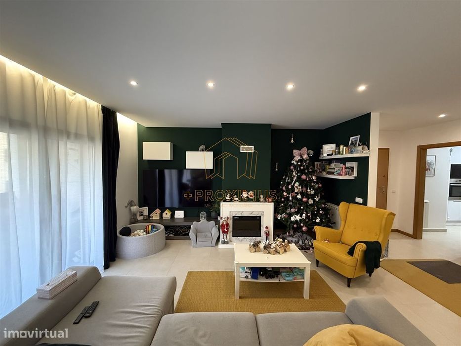 Apartamento T3 c/ arrumo e garagem - Figueira da Foz