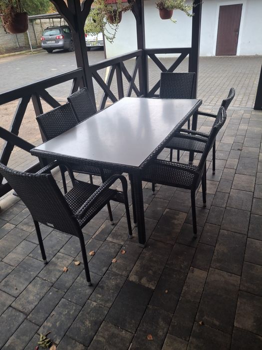 Stół i krzesła ogrodowe