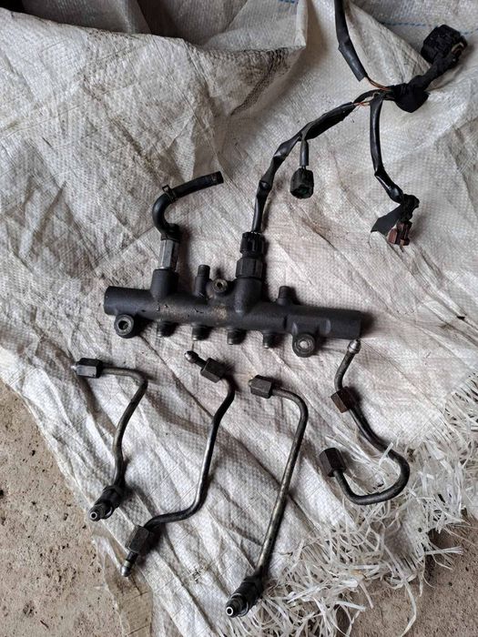 Паливна рейка мазда 6 gg 2.0 дизель