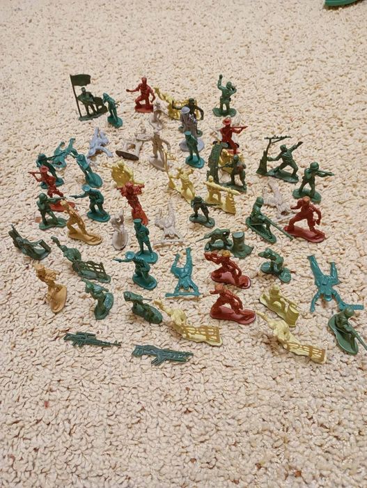 Продам величезний набір солдатиків