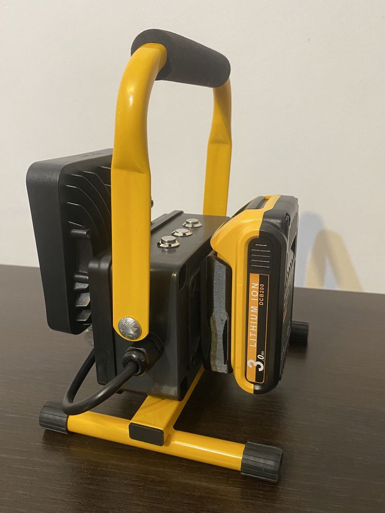 Lampa akumulatorowa DeWalt 2 poziomy 50/100% z zabezpieczeniem