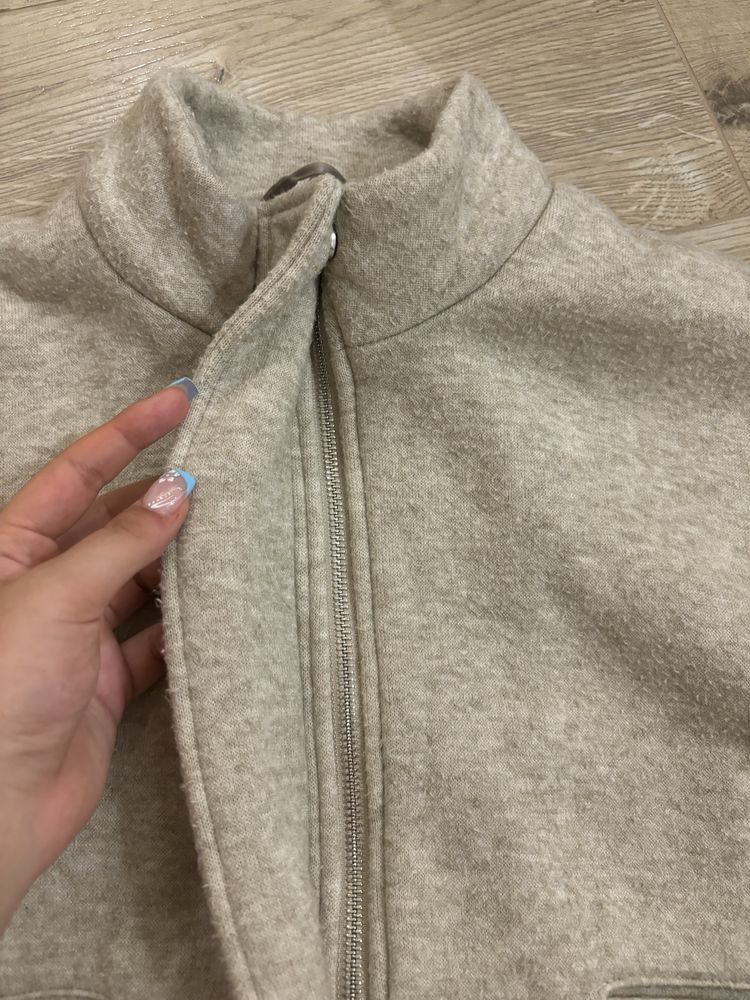 Bluza krotka na zamek
