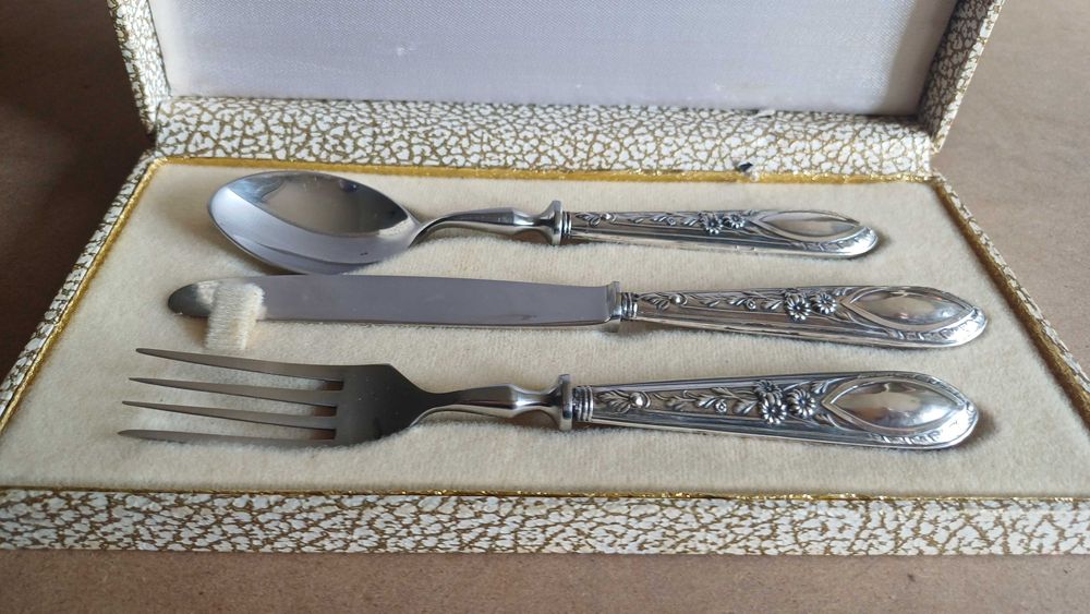 Talheres de prata portuguesa, contrastada.