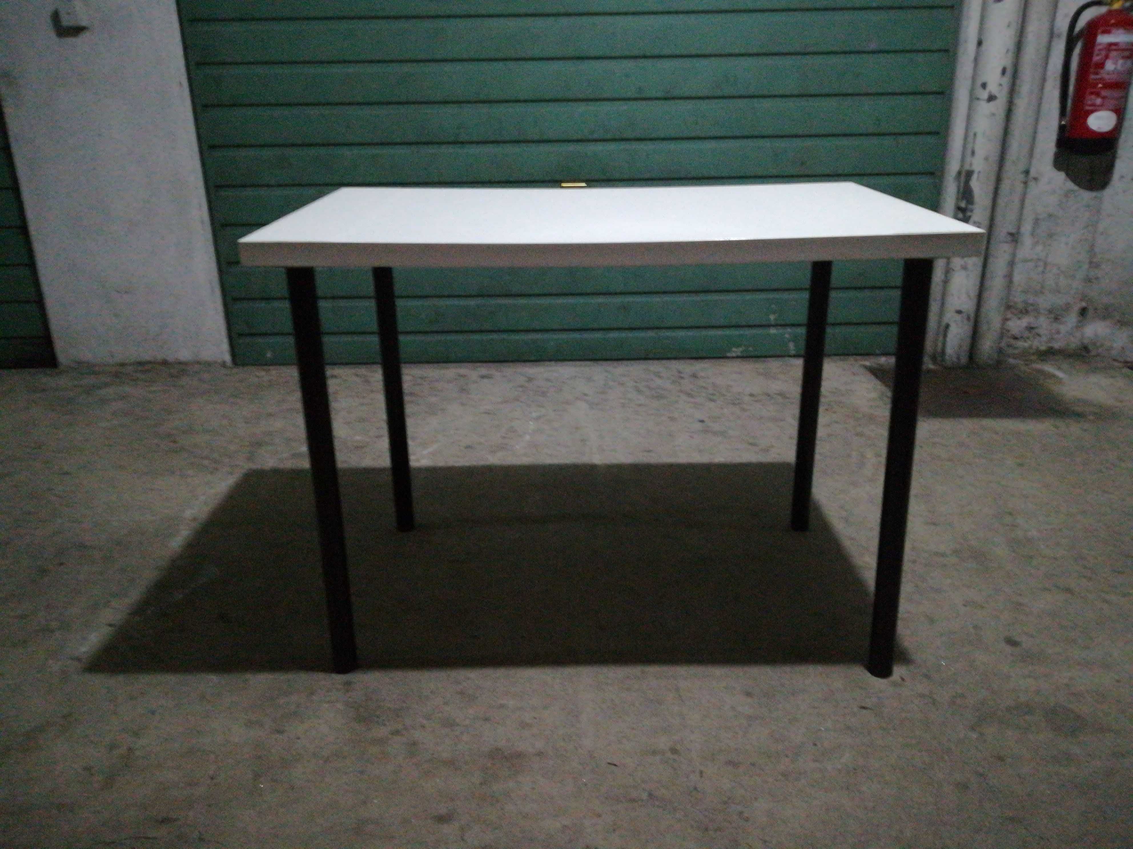 Mesa Ikea para desocupar