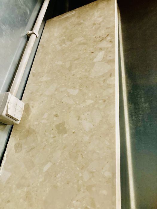 OKAZJA! Piękny NOWY parapet z jasnego konglomeratu