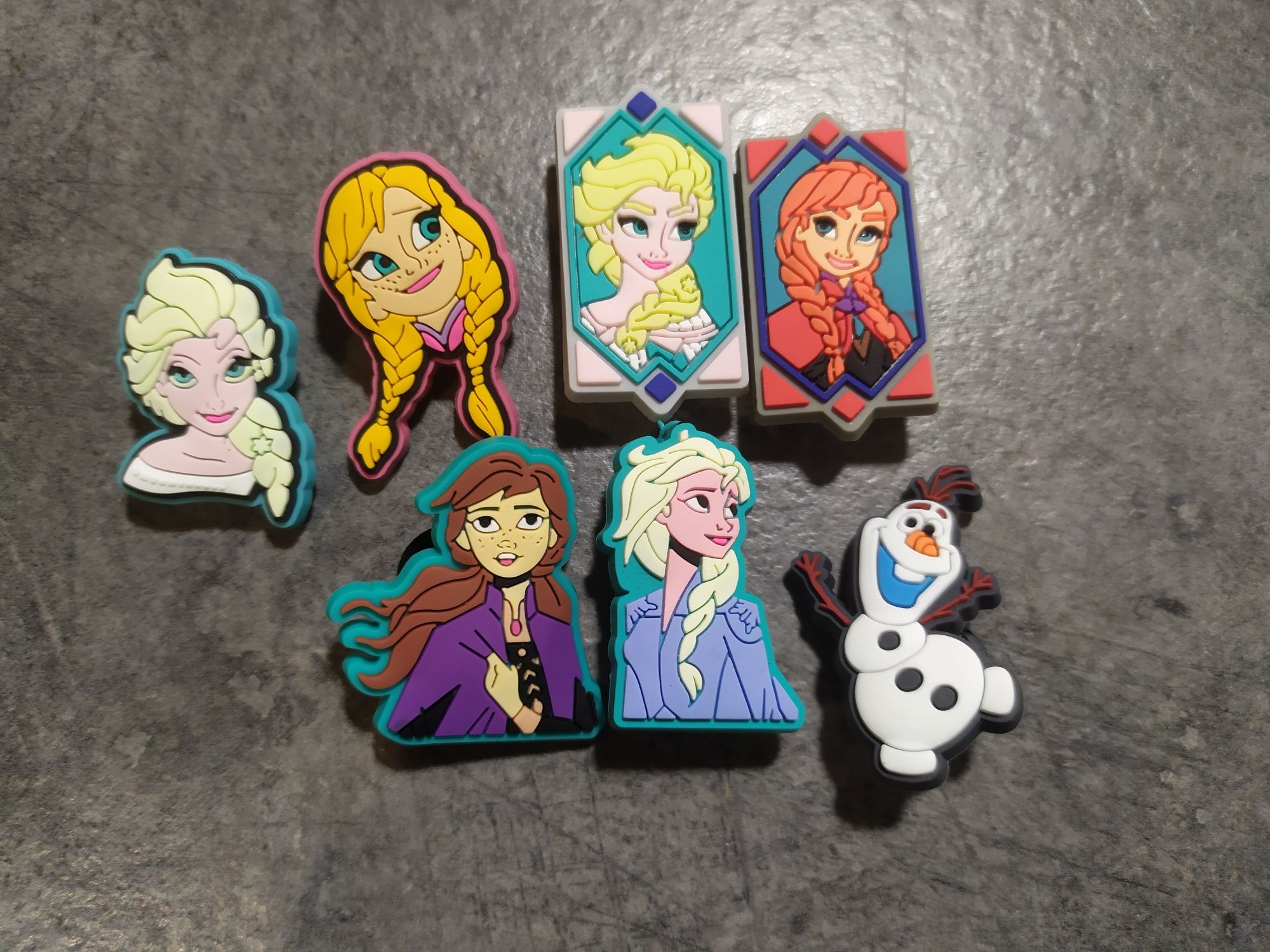 Przypinka pin do butów typu crocs crocsy crocsów Elsa kraina lodu