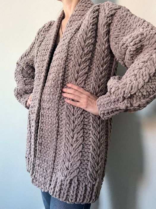 Кардиган из плюшевой пряжи ручной работы.