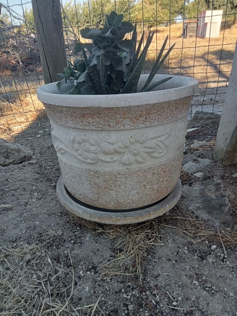 Vazos em Pedra Decorada