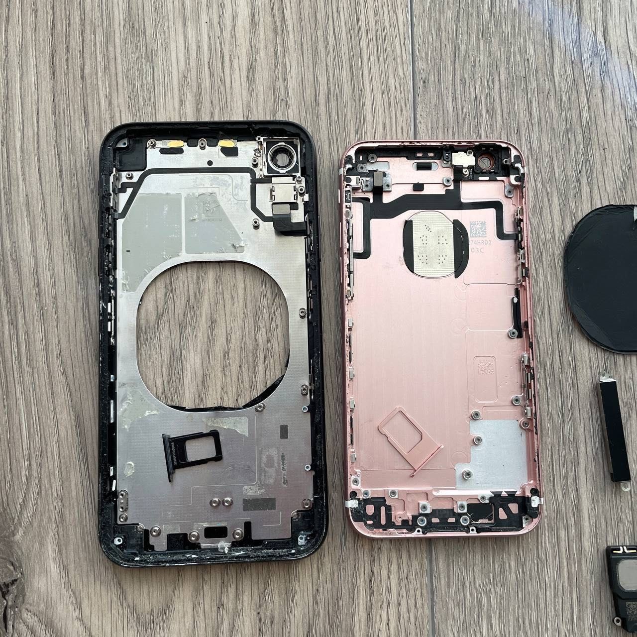 Лот запчастин до iPhone XR, 7 , 8 , 6S , 5 ( корпус батарея , шлейф )