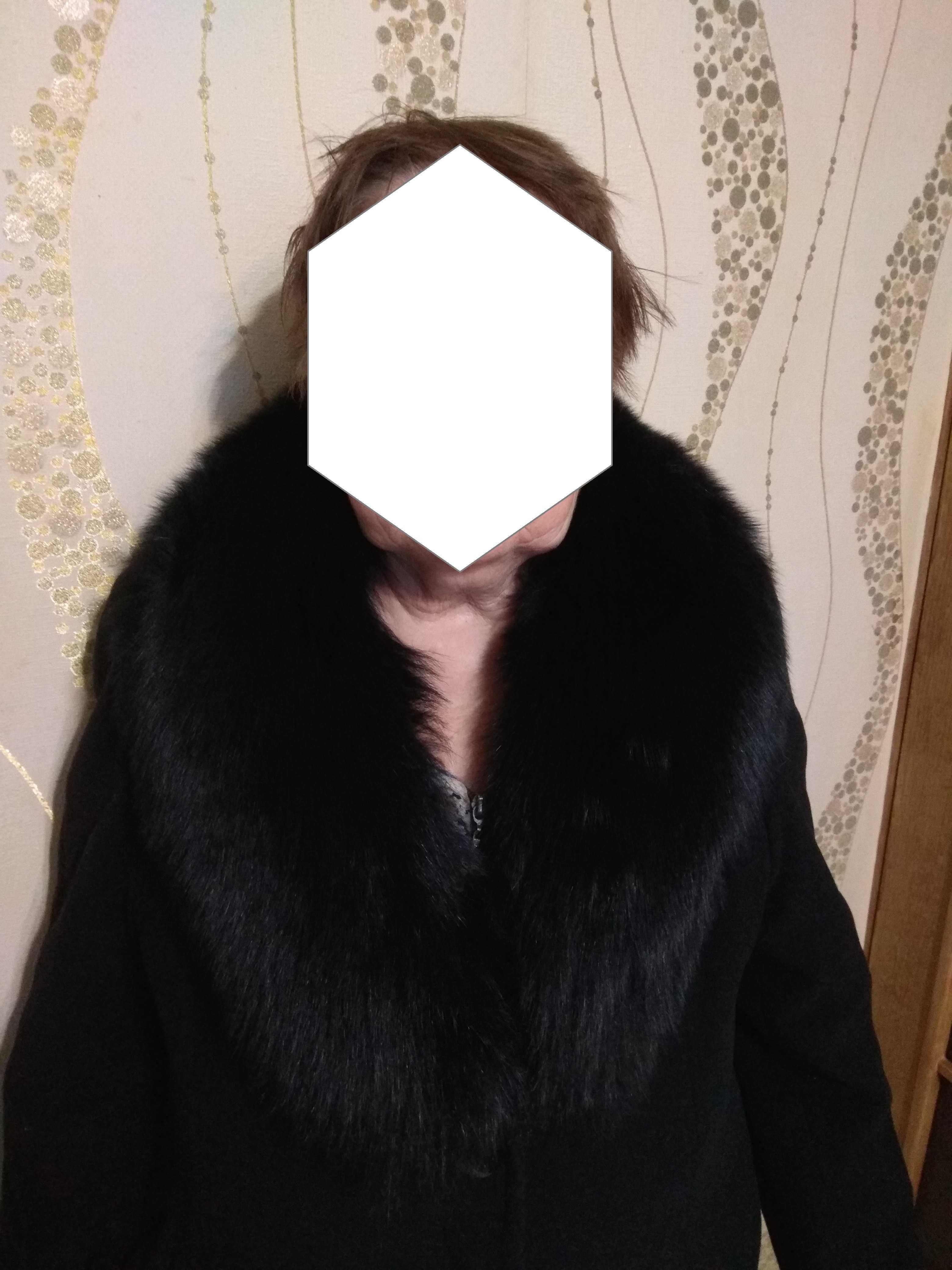 Продам женское пальто с натуральным мехом