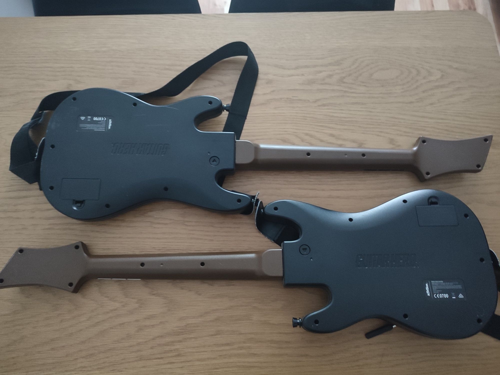 Guitar Hero Live 2 x Gitara + 2. X Adapter + Gra