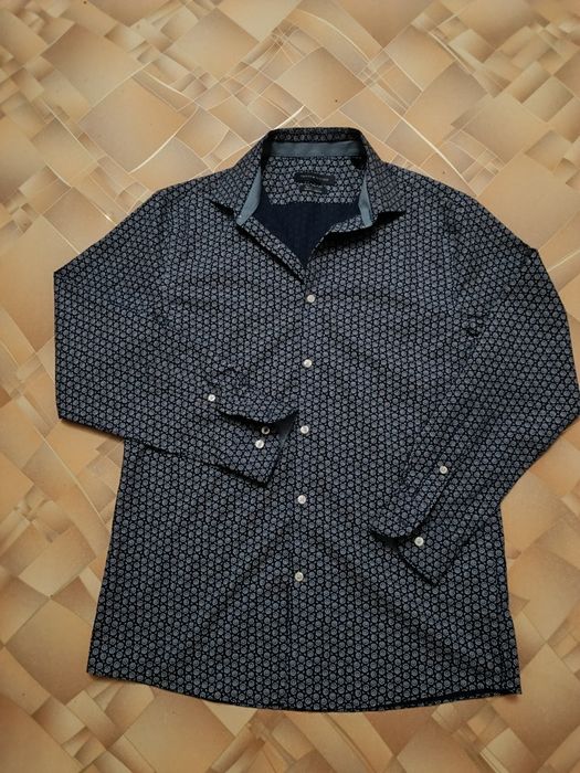 чоловіча сорочка фірми Tommy Hilfiger з принтом m стан нової