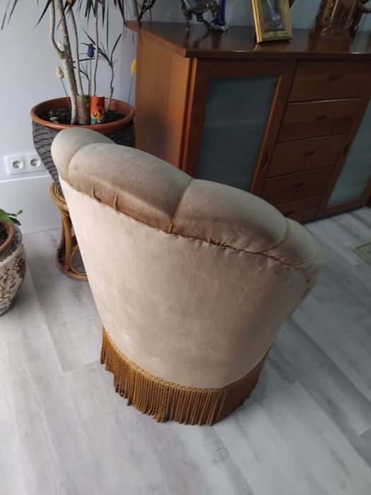 Poitrona beij para  quarto em bom estado