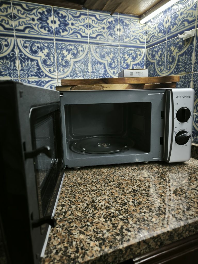 Microondas cinzento