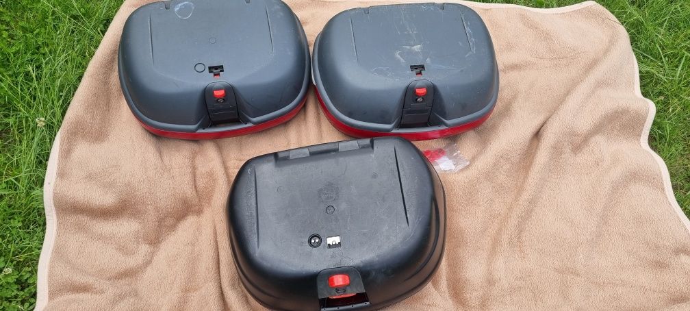 Kufry motocyklowe GIVI centralny boczne klucze led oparcie