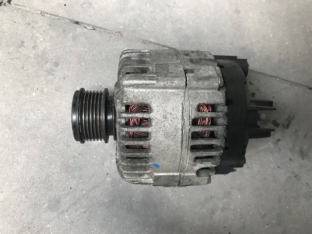 Alternador Audi A3 Vw Golf V 2.0 TDI 06F 903 023 C