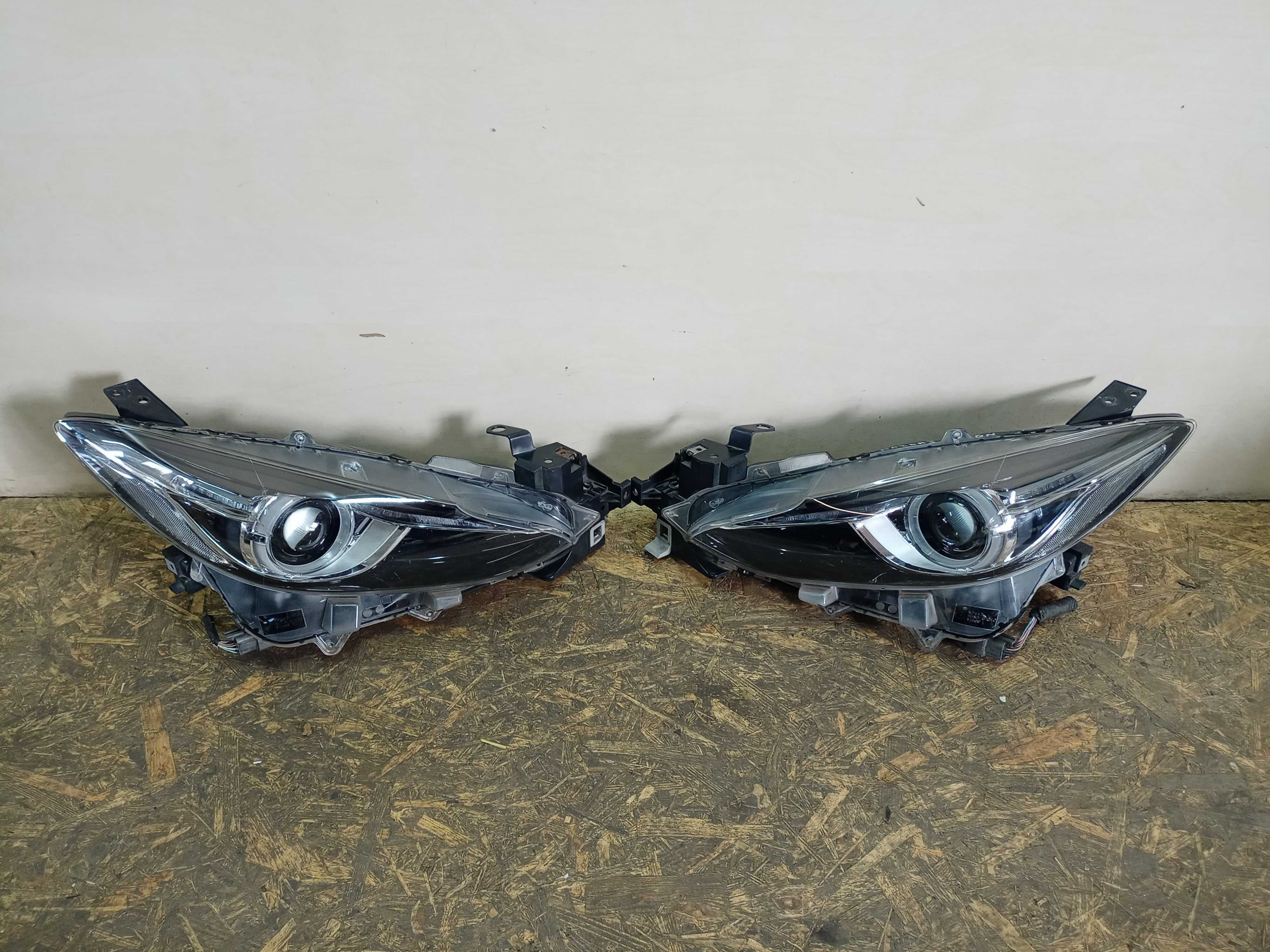 Mazda 3 III BM lampa xenon lewa prawa przód przednie kompletne UK