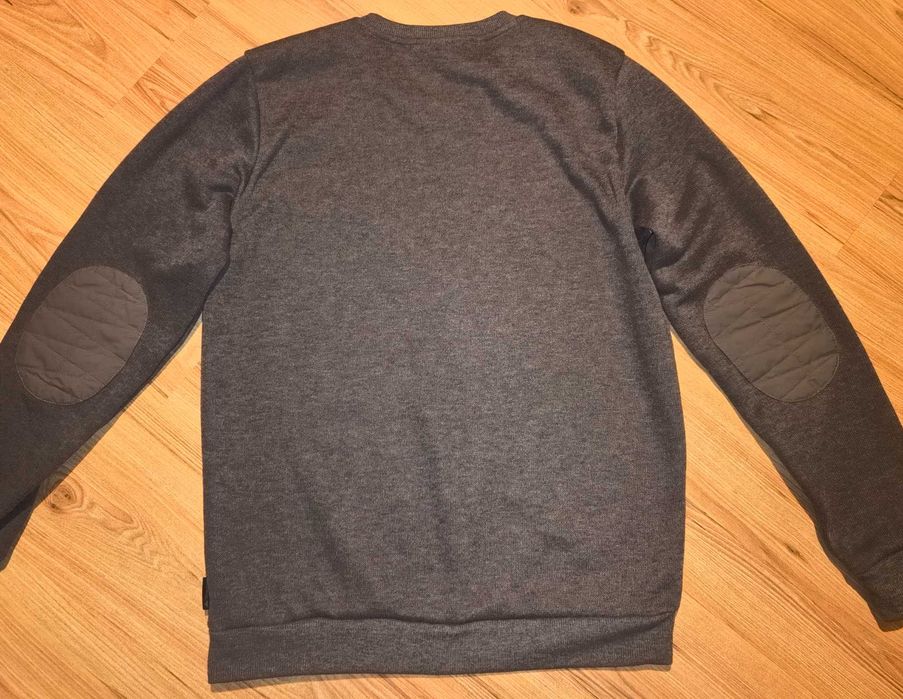 sweter męski w serek