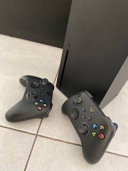 Продаю Б/У Xbox Series X в компреткі додатково ще один джойстик