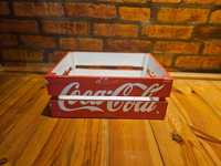 dekoracyjna, stylizowana drewniana skrzynka Coca Cola
