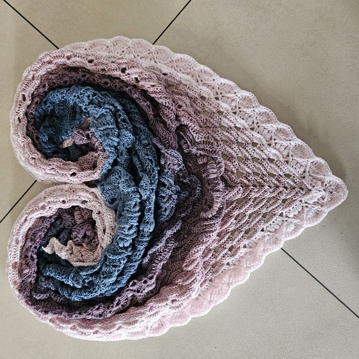 Chusta robiona ręcznie na szydełku rękodzieło Handmade