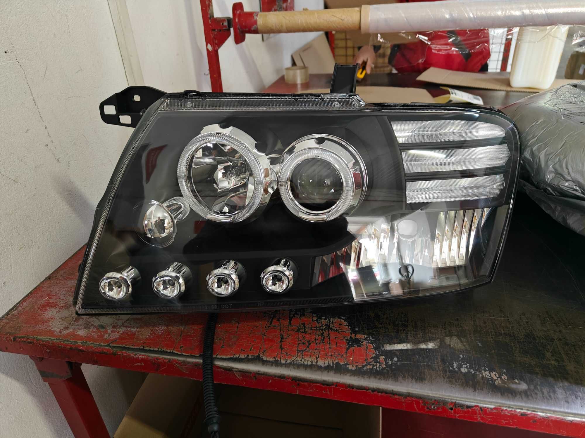 Передні фари оптика MITSUBISHI PAJERO мітсубісі паджеро 99-06р LPMI07