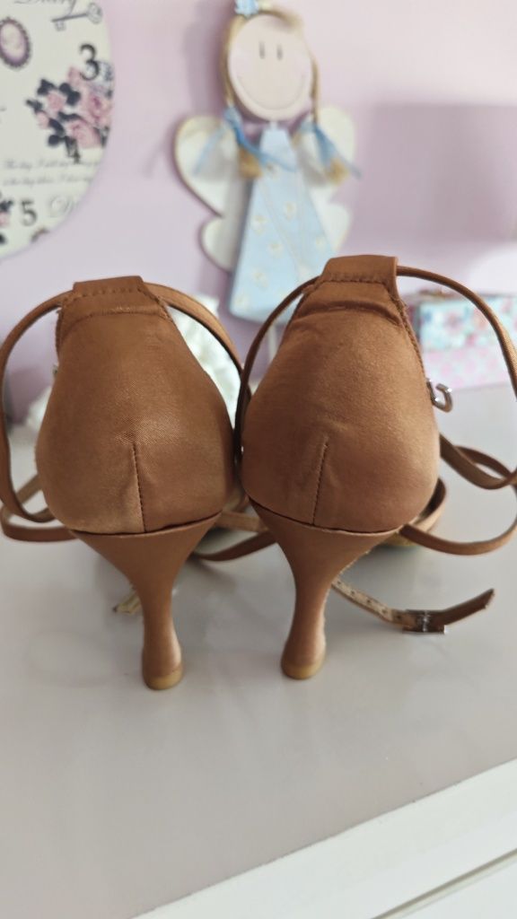 Buty do tańca na obcasie buty taneczne skórzane beżowe